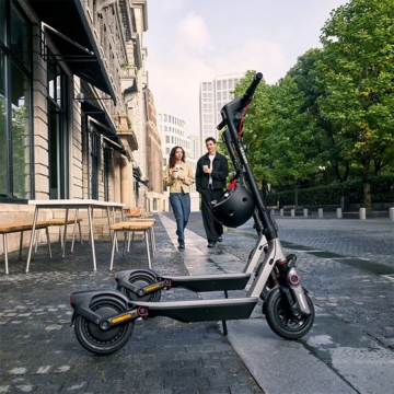 Segway Ninebot Kickscooter F3 E + gratis kaciga za skuter