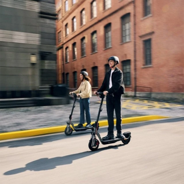 Segway Ninebot Kickscooter F3 E + gratis kaciga za skuter